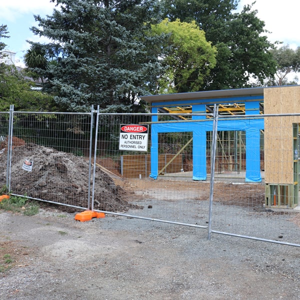 do you deliver and install temporary fencing and what's the cost for this in Carlton Oregon